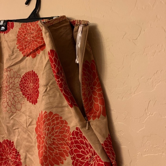 Venezia Jeans Clothing Co. Tan with Red-Orange & Orange Floral Print Skirt - Picture 5 of 11
